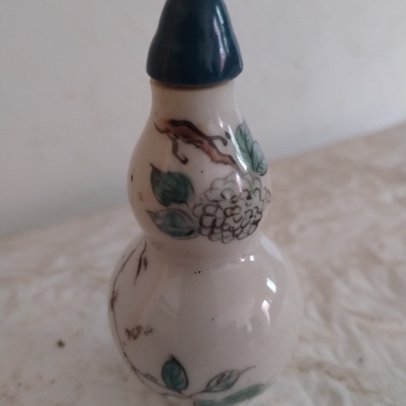 Antique Hand Painted Chinese Snuff Jar - Picture 4 of 4